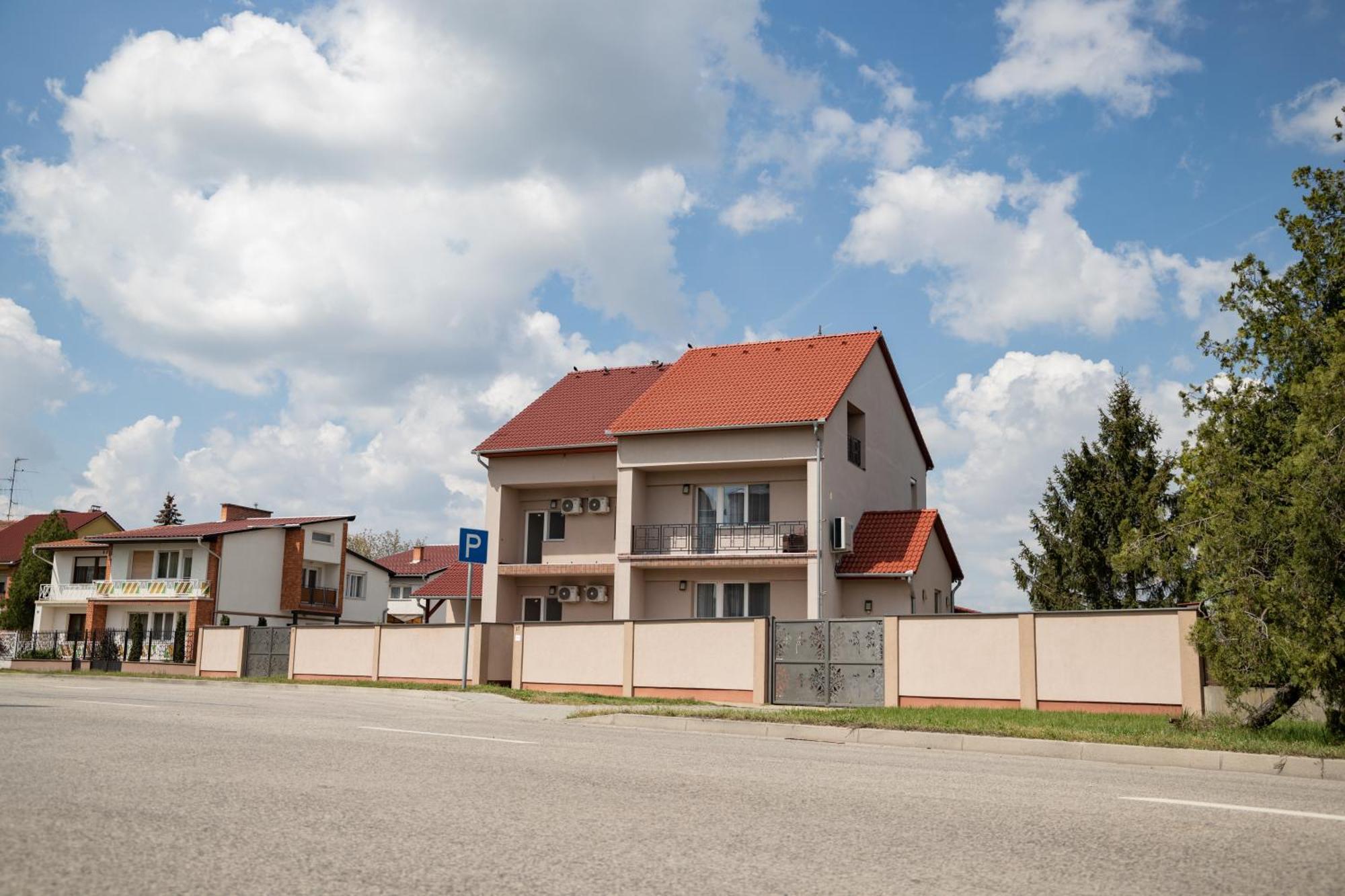 Farkas Villa Apartmanok Mórahalom Exterior foto